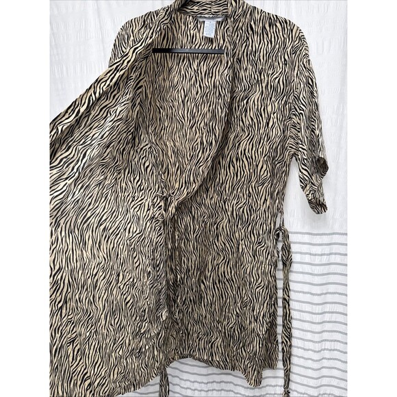 August Silk Robe Womens Medium 100% Silk Animal Print Belted Lightweight Kimono - Picture 4 of 9
